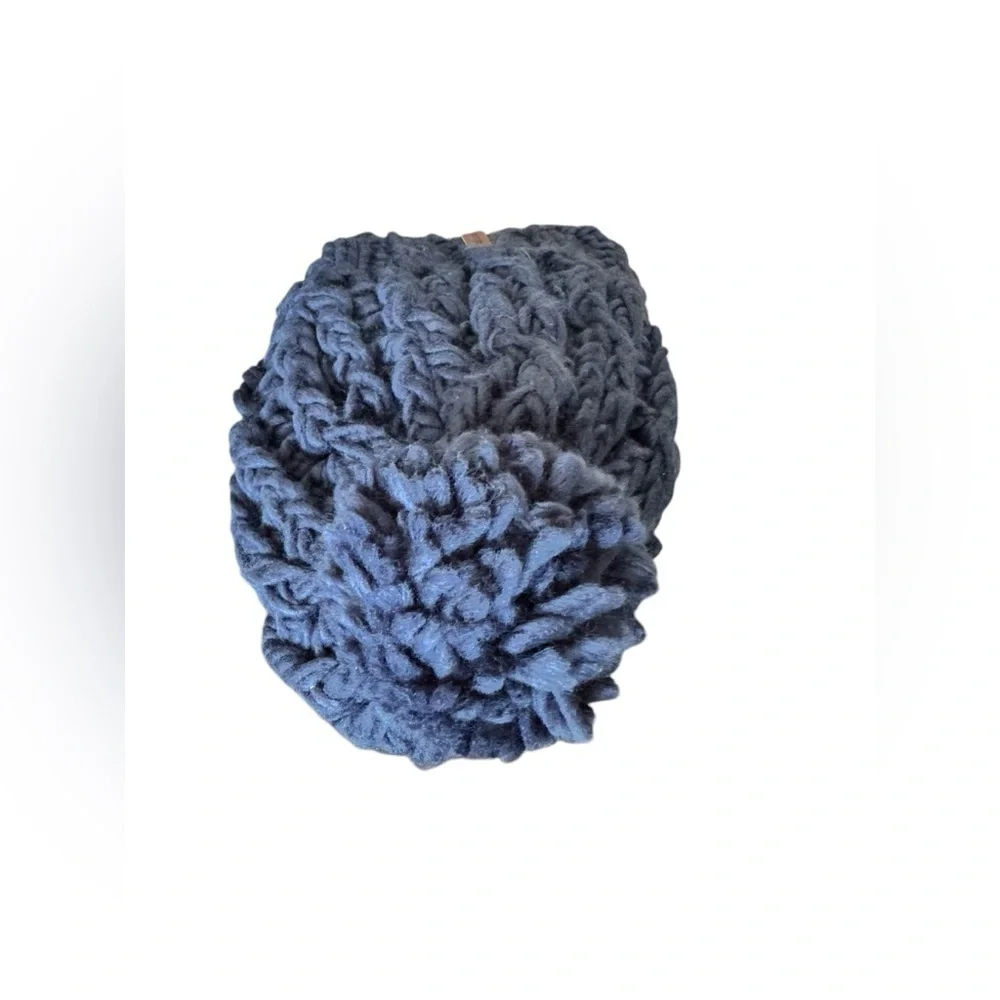 Burton Women’s Kismet handknit beanie Blue